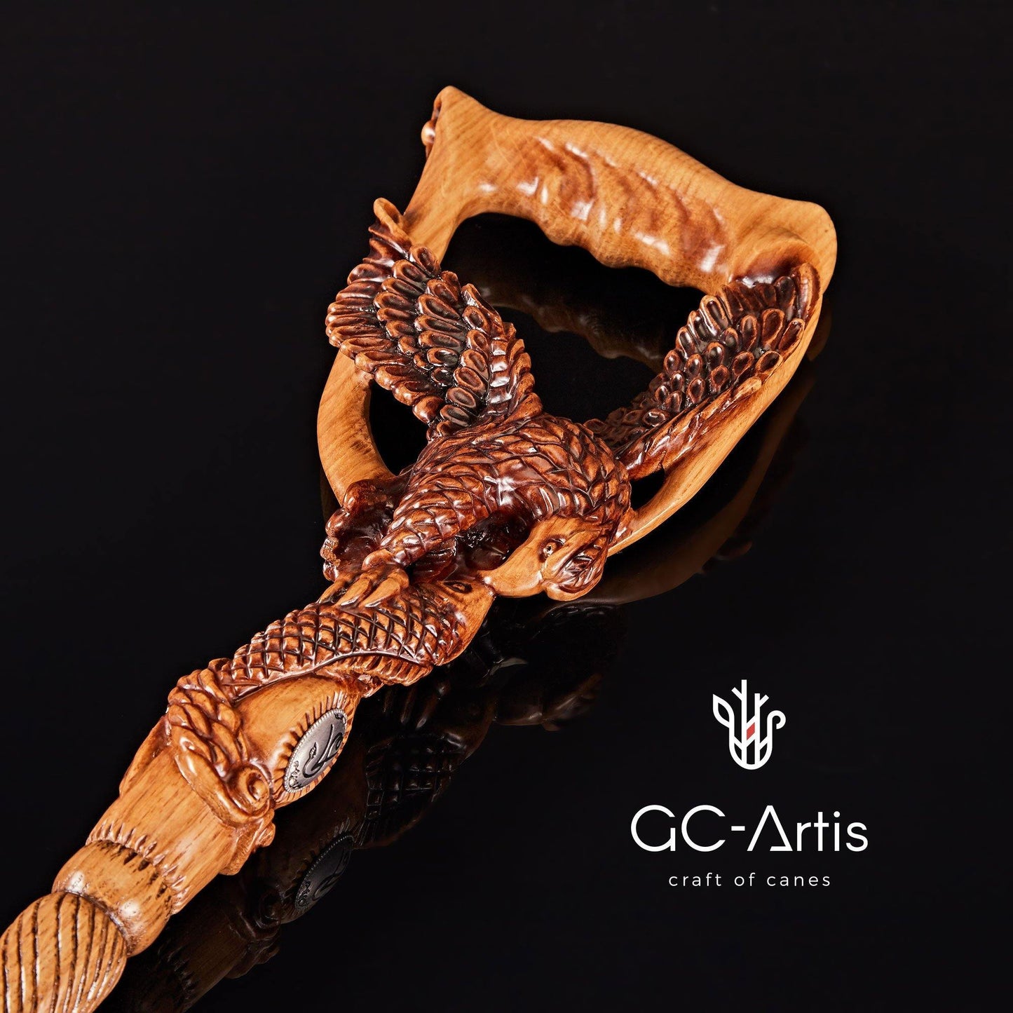 Hunting Eagle Light Wood – Hand-Carved Wooden Walking Cane